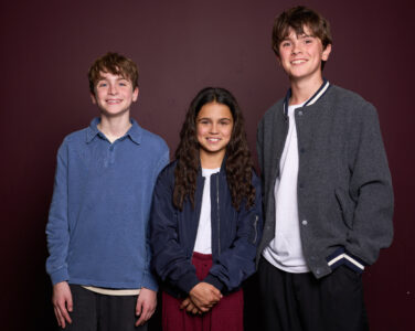 Max Lester (f.v.) låner stemme til Harry Potter, med Arabella Stanton som Hermine og Frankie Treadaway som Ronny Wiltersen. (Foto: Scott A Garfitt/Invision/AP/NTB.)