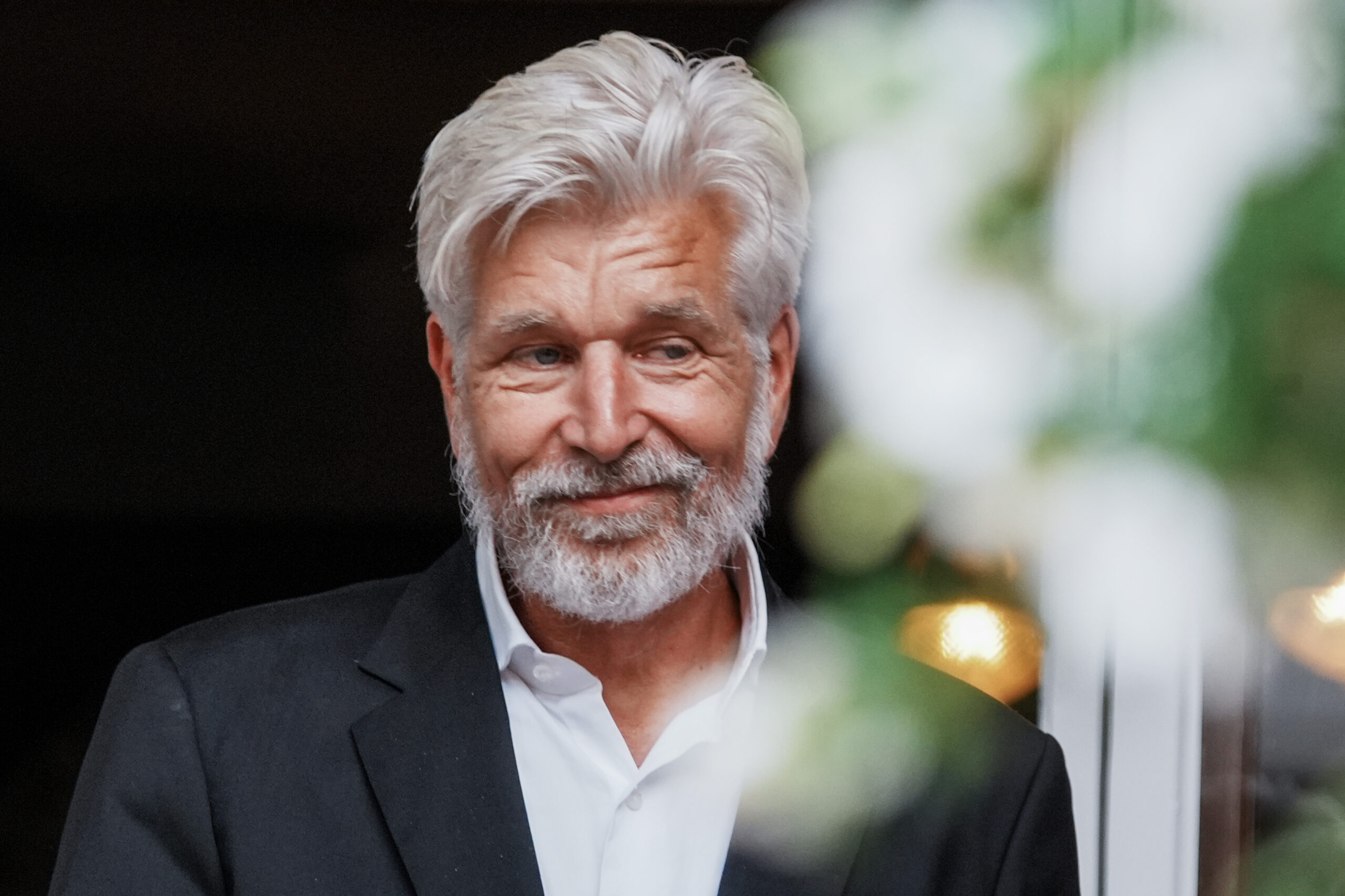 Oslo 20250828. Forfatter Karl Ove Knausgård på forlaget Aschehoug hagefest torsdag ettermiddag. (Foto: Terje Pedersen/NTB.)