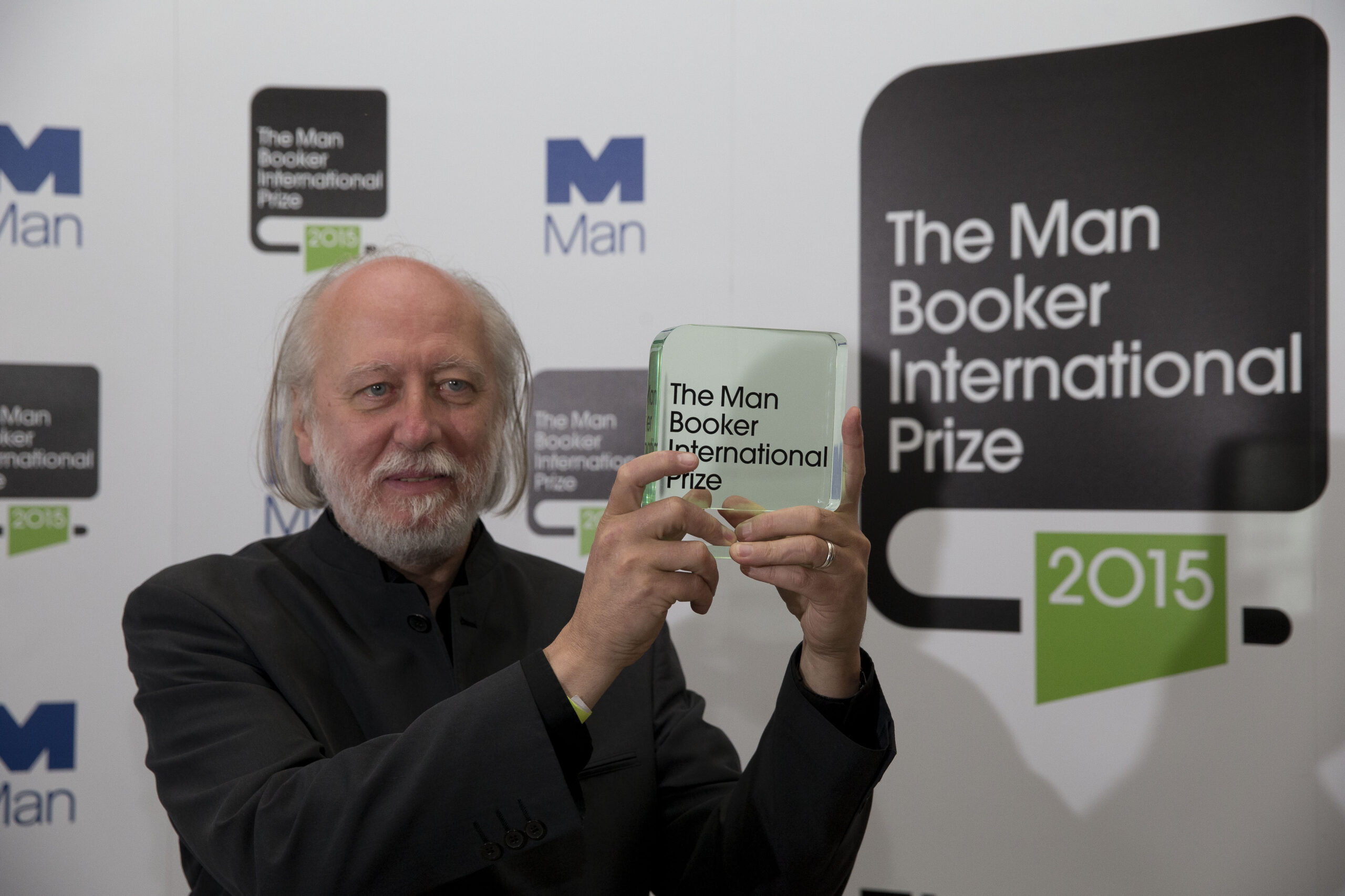 Laszlo Krasznahorkai fra da han vant den internasjonale Bookerprisen i 2015. (Foto: Matt Dunham/AP/NTB.)