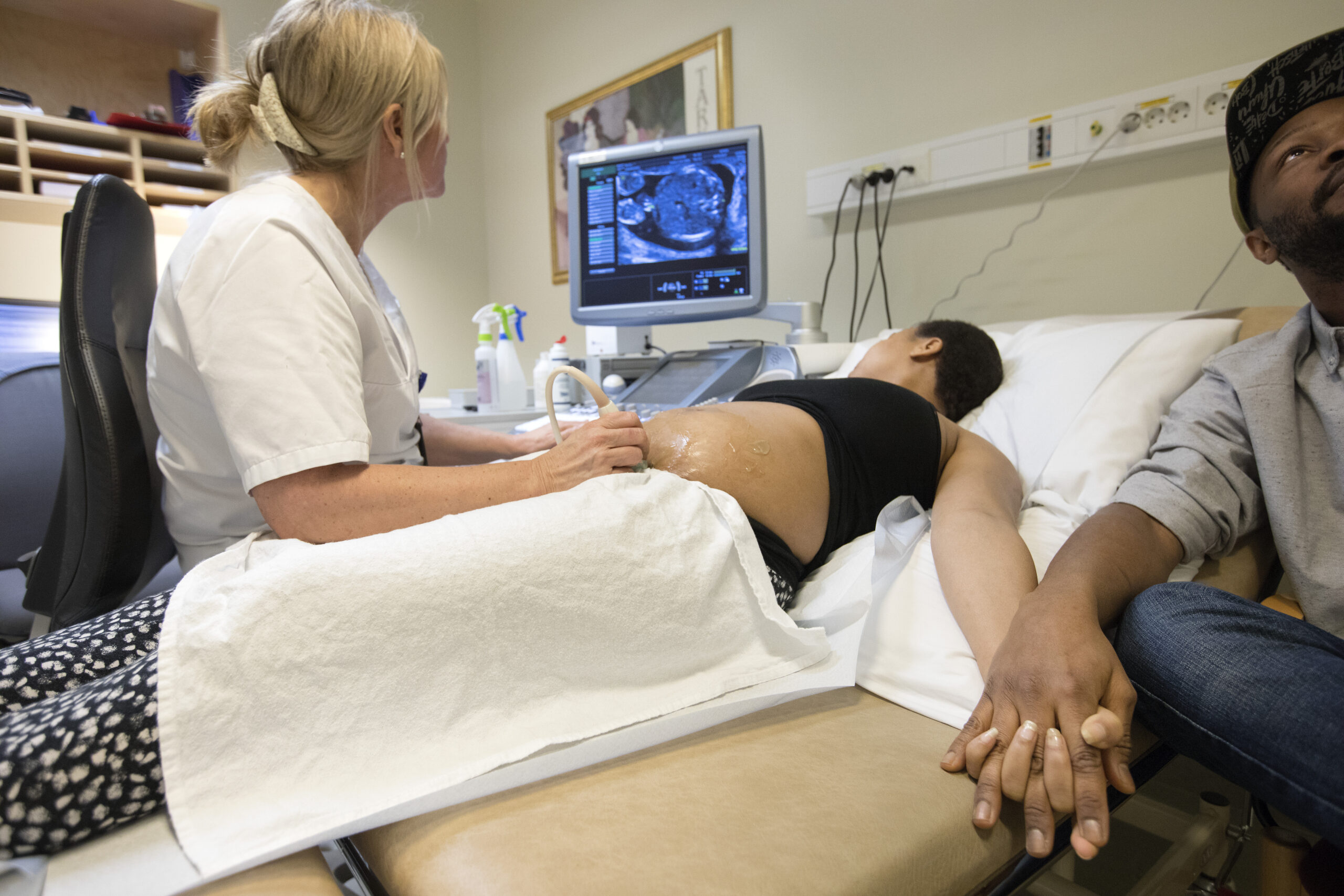 TRONDHEIM 20170308. Ultralydundersøkelse av gravid par ved St. Olavs Hospital Universitetssykehuset i Trondheim. Modellklarert til redaksjonell bruk. (Illustrasjonsfoto: Gorm Kallestad/NTB.)