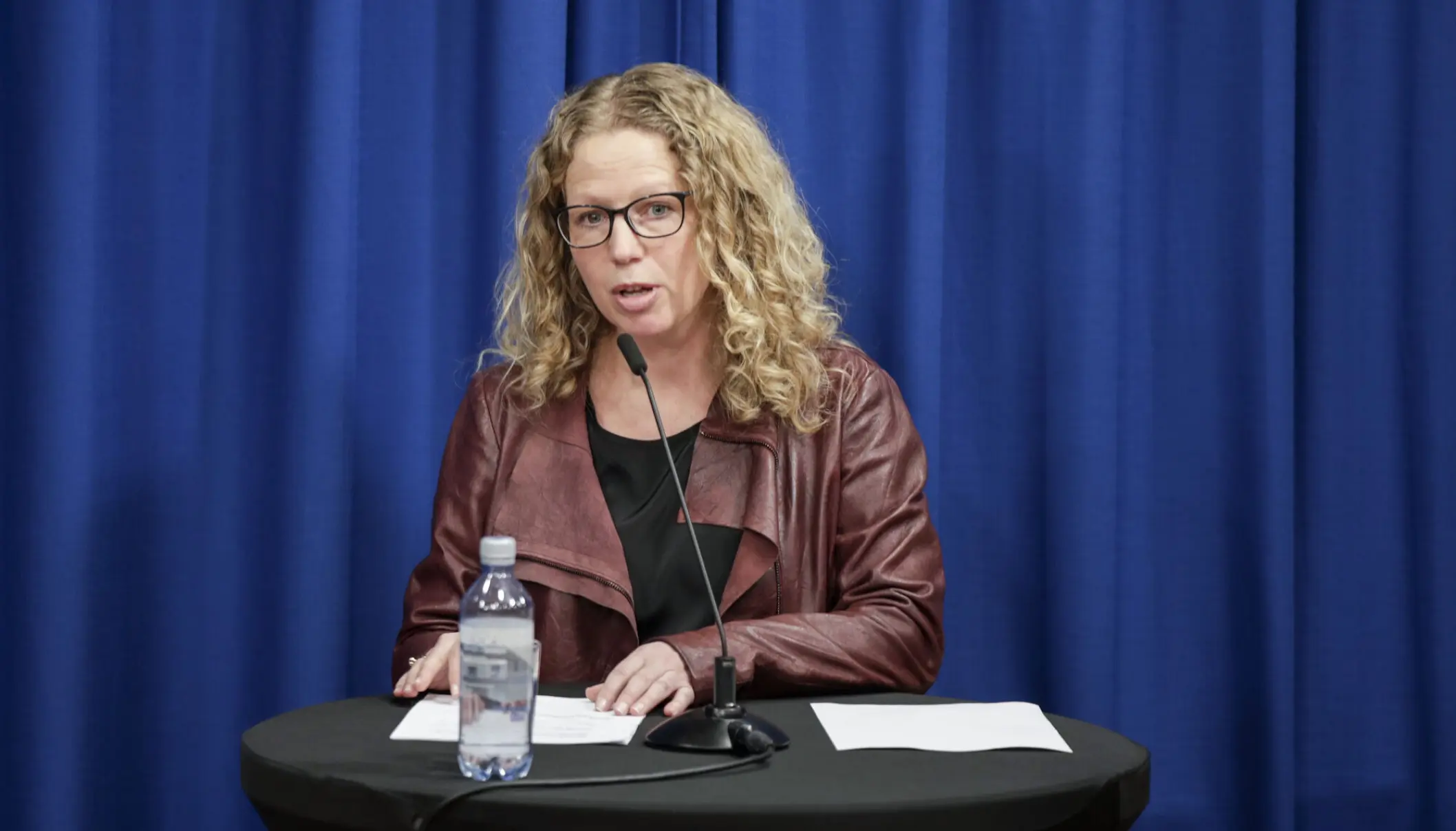 Linda Granlund er Norges divisjonsdirektør for forebygging og folkehelse. På tide å oppføre seg som det, skriver Magnus Vanebo. (Foto: NTB.)