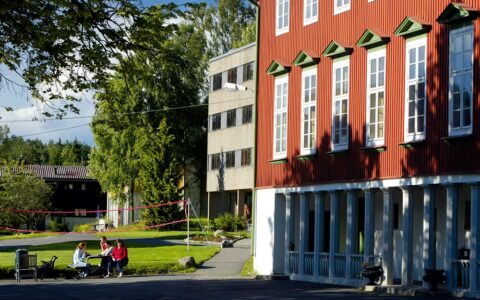 Rønningen folkehøgskole fikk besøk av Kari Bu som journalist i 2012. (Foto: Håkon Mosvold Larsen/NTB scanpix.)