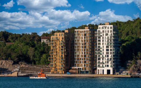 «De tre søstre» i Kristiansand er årets styggeste bygg. (Foto Presse.)