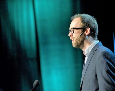 Filosofiprofessor Espen Gamlund ble midtpunkt i en opphetet debatt etter å ha vurdert KRFU-leders uttalelser om abort i et moralfilosofisk perspektiv. (Foto: Thor Brødreskift/UiB.)