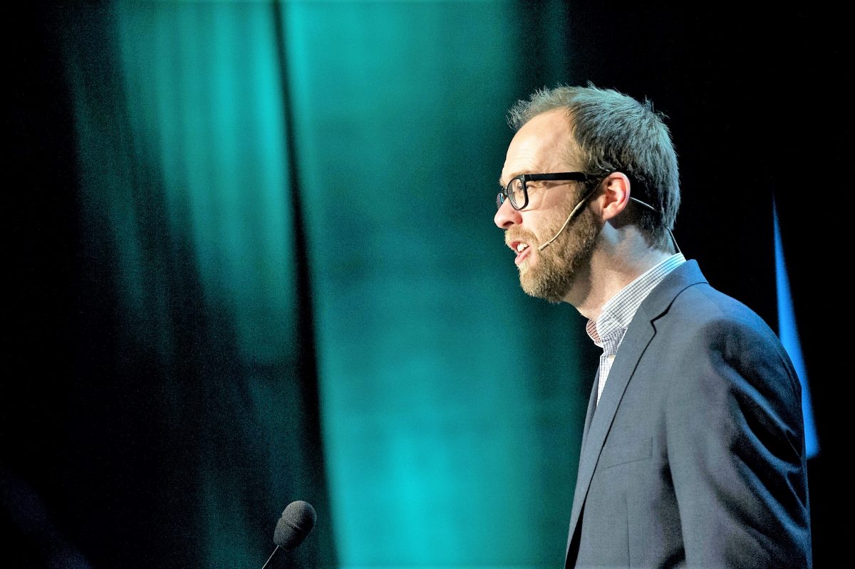 Filosofiprofessor Espen Gamlund ble midtpunkt i en opphetet debatt etter å ha vurdert KRFU-leders uttalelser om abort i et moralfilosofisk perspektiv. (Foto: Thor Brødreskift/UiB.)