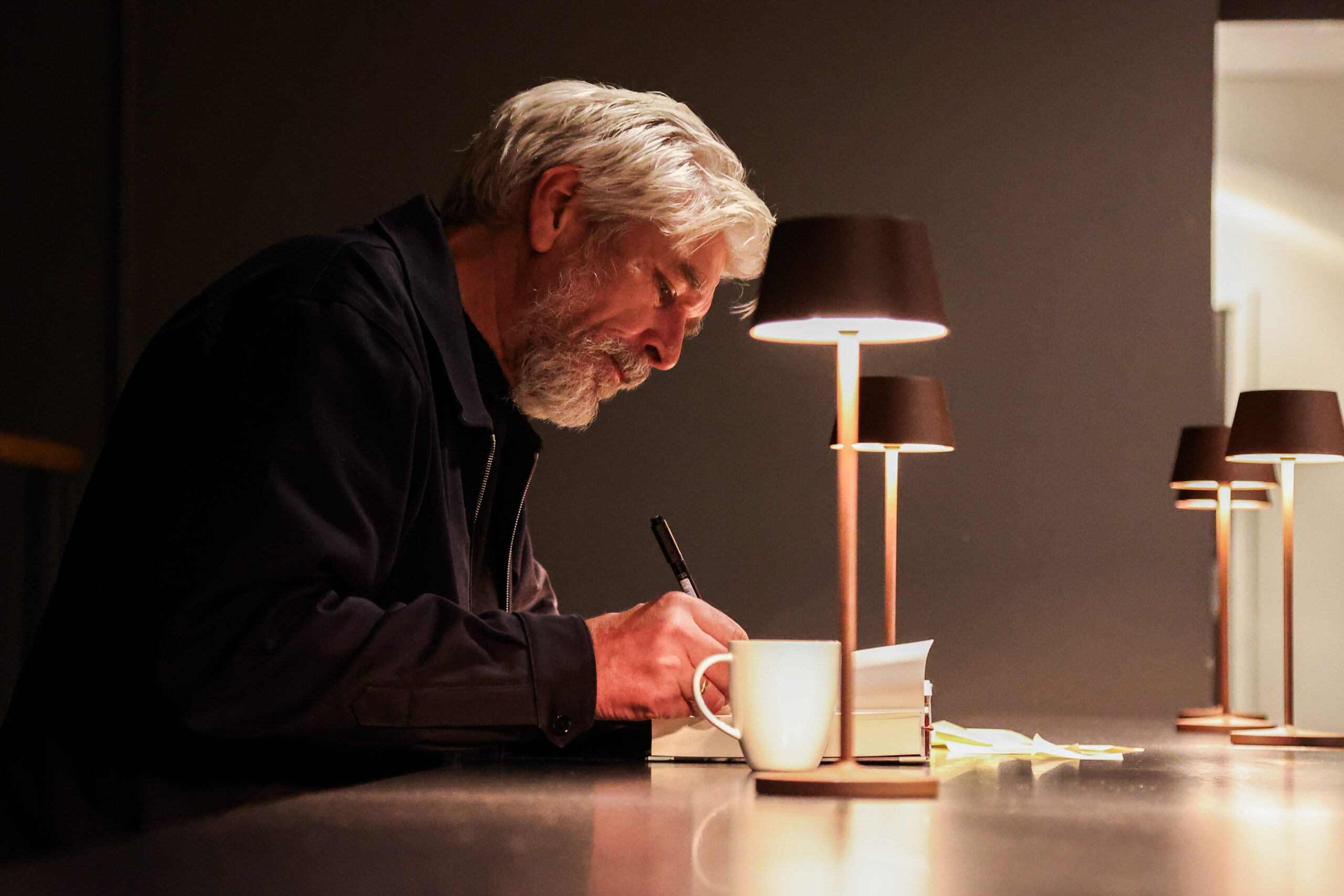 Karl Ove Knausgård er blant forfatterne som har signert brevet. (Arkivfoto: Jan Langhaug/NTB.)