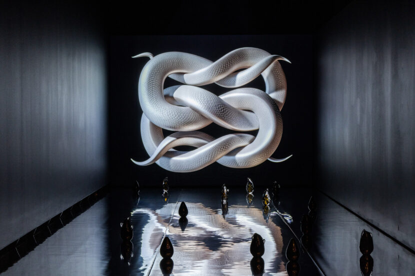 Emilija Škarnulytė og hennes «gudinne-helix» er gjenkjennelig fra tidligere verker. (Foto: Munchmuseet.)