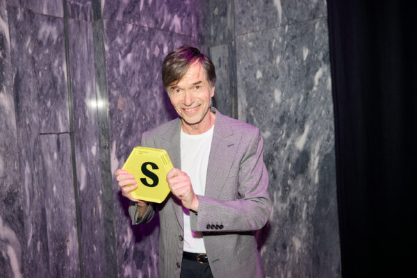 Under Subjektprisen 2025 stakk Kjetil Rolness av med prisen Årets stemme. (Foto: Magnus Gulliksen.)