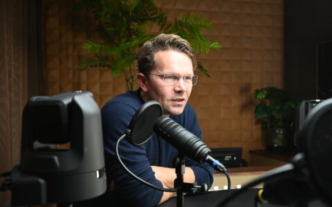 Martin Bech Holte gjester «Danby Choi + 1». (Foto: Iver Skrede.)