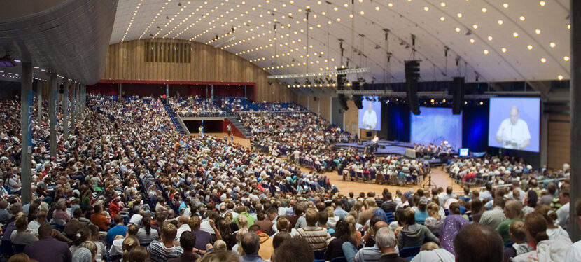 Fra konferansesenteret til BCC (Brunstad Christian Church). (Foto: Wikimedia Commons.)