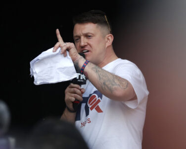 Tommy Robinson skal ha boklansering i Oslo til uka. Arrangør og utgiver av boka er Document. (Foto: Frank Augstein/AP/NTB.)