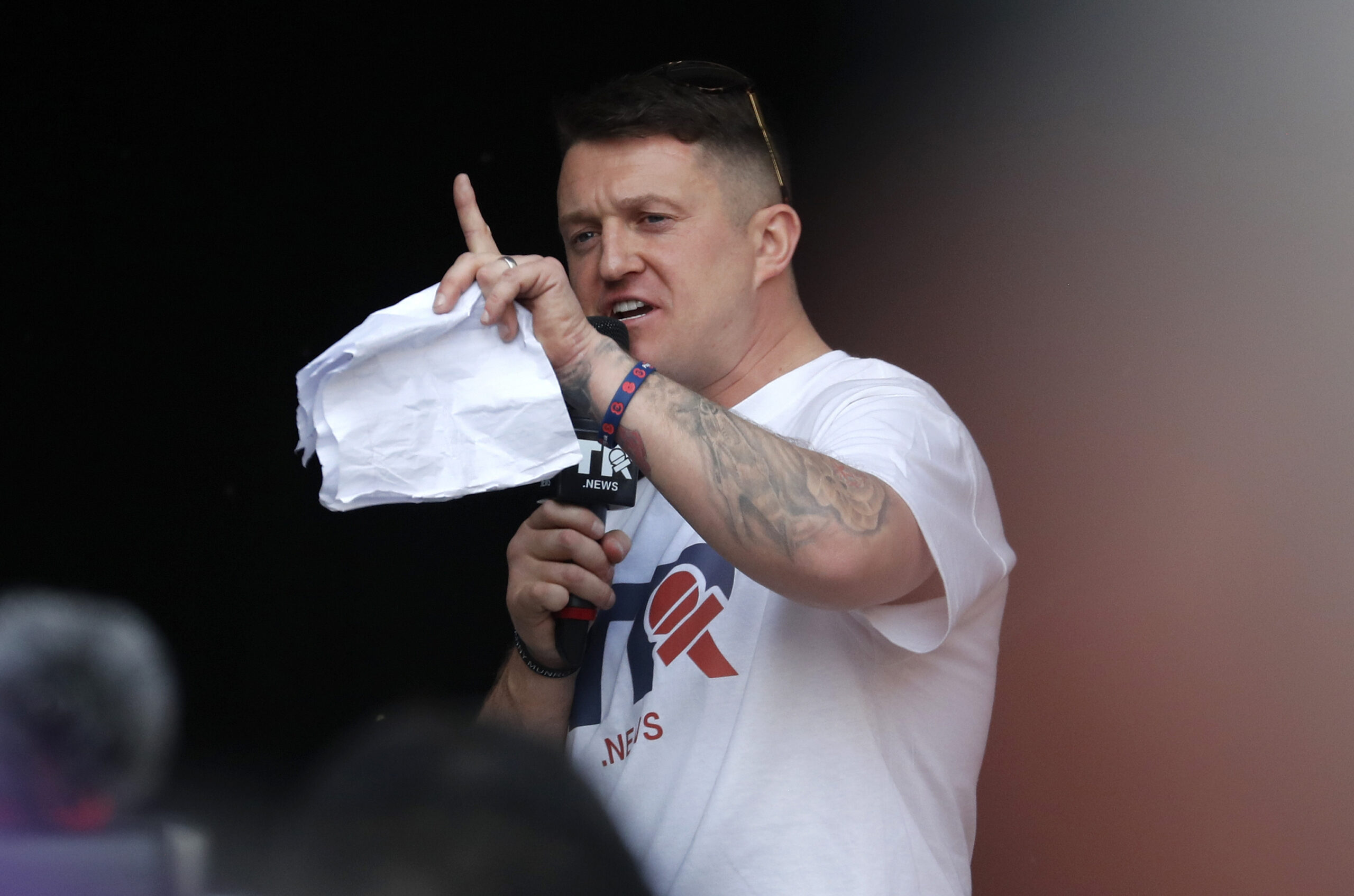 Tommy Robinson skal ha boklansering i Oslo til uka. Arrangør og utgiver av boka er Document. (Foto: Frank Augstein/AP/NTB.)