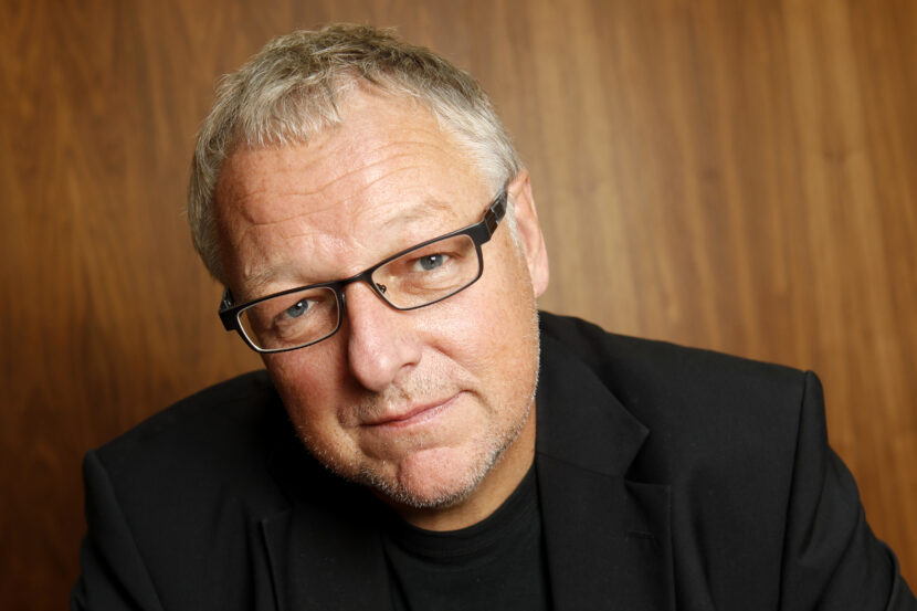Forfatteren Roy Jacobsen fotografert på Cappelen Damm forlag tirsdag. Jacobsen er i høst aktuell med boka "Anger". (Foto: Erlend Aas/NTB.)