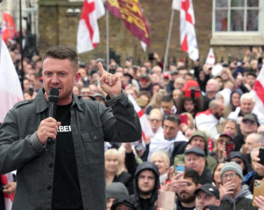 Tommy Robinson, Norge, Document, Oslo, politi, tilstede, bok, oversettelse, signering, ytre høyre, høyreekstrem