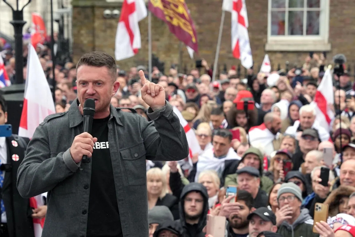 Tommy Robinson, Norge, Document, Oslo, politi, tilstede, bok, oversettelse, signering, ytre høyre, høyreekstrem