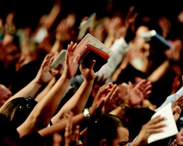 I karismatiske miljøer legges det stor vekt på det emosjonelle møtet med Gud – i form av sterke følelsesuttrykk, bønn, lovsang og åndelige erfaringer. (Foto: Getty.)