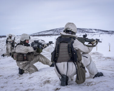 Svenske soldater øver på grensen mellom Norge og Finland. (Foto: Heiko Junge/NTB.)