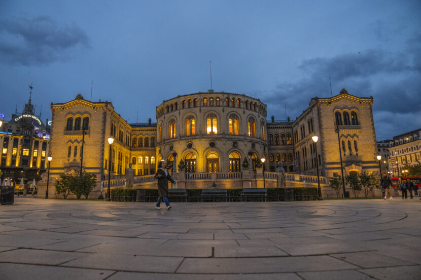 Oslo 20250903. Stortinget en september kveld. (Foto: Stian Lysberg Solum/NTB.)