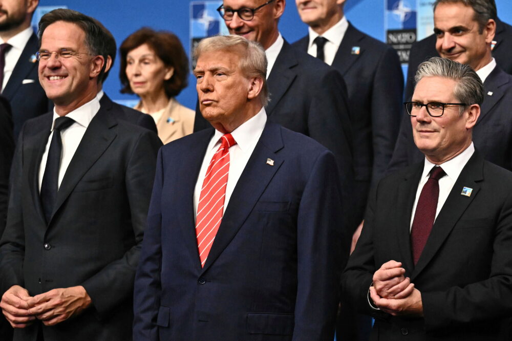 Trump vil gjerne at USA skal ta over kontrollen på Grønland, noe som har ført til anspent stemning mellom Nato-landene. (Foto: Ben Stansall/Pool/AP.)