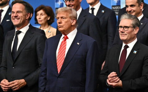 Trump vil gjerne at USA skal ta over kontrollen på Grønland, noe som har ført til anspent stemning mellom Nato-landene. (Foto: Ben Stansall/Pool/AP.)