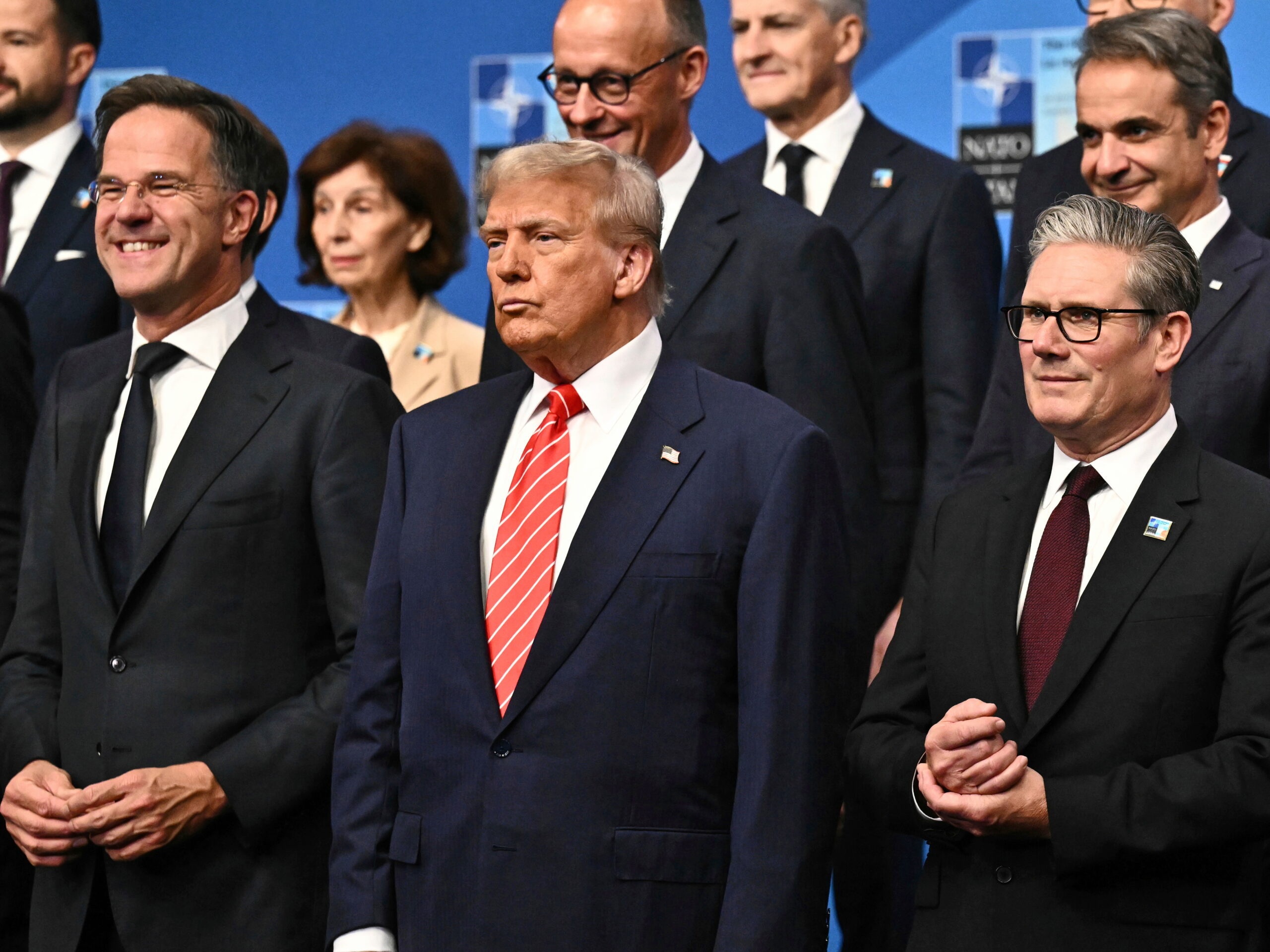 Trump vil gjerne at USA skal ta over kontrollen på Grønland, noe som har ført til anspent stemning mellom Nato-landene. (Foto: Ben Stansall/Pool/AP.)