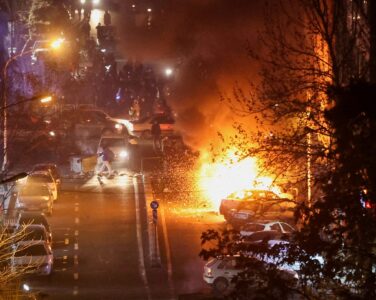 Protester i Iran (Foto: Stringer/Reuters/NTB.)