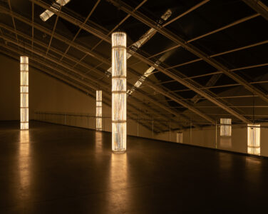 Cerith Wyn Evans, StarStarStar/Steer (Transphoton), 2019. Exhibition view, Grammars of Light. © Astrup Fearnley Museet, 2026. Photo: Christian Øen.