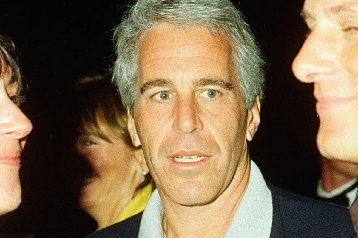 Jeffrey Epstein ble dømt for overgrep mot mindreårige i 2008. Han døde i varetekt i 2019, etterforsket for flere overgrep. (Foto: New Yorks sexforbryterregister.)