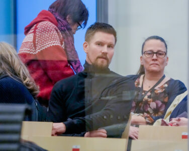 Skuespiller Mads Sjøgård Pettersen under andre dag av rettssaken mot Marius Borg Høiby. (Foto: Ole Berg-Rusten/NTB. Marius Borg Høiby (29) er tiltalt for totalt 38 hendelser, blant annet fire sovevoldtekter, mishandling, vold, trusler, skadeverk, oppbevaring og overlevering av marihuana, brudd på besøksforbud og brudd på veitrafikkloven. Han erkjenner delvis straffskyld for det som gjelder den ene fornærmede, «Frogner-kvinnen», og tiltaleposten om trusler. Han erkjenner også brudd på veitrafikkloven, besøksforbudet og narkotika-anklagen. Han nekter straffskyld for resten av tiltalen. Det er totalt sju fornærmede. (Foto: Ole Berg-Rusten/NTB.)