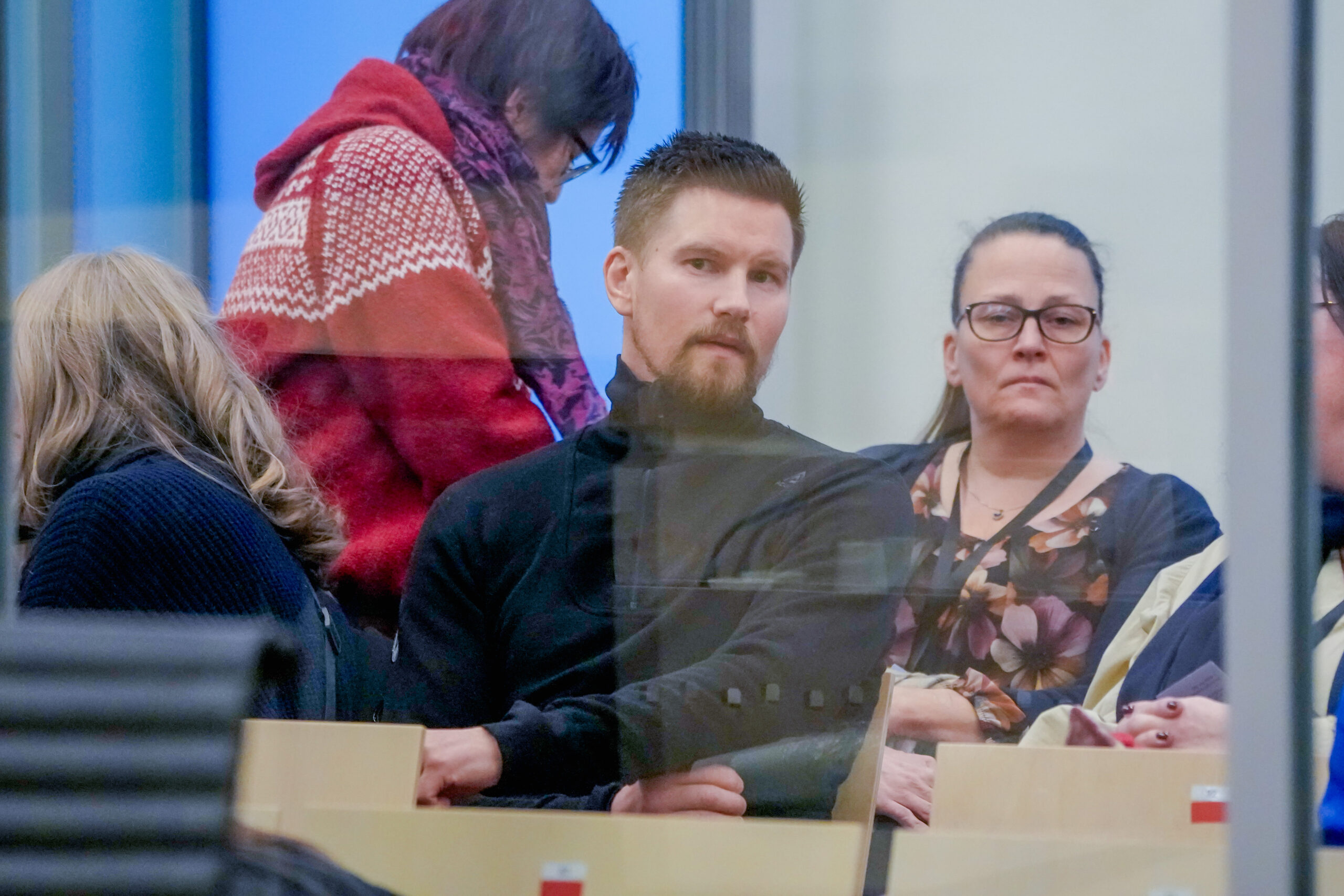 Skuespiller Mads Sjøgård Pettersen under andre dag av rettssaken mot Marius Borg Høiby. (Foto: Ole Berg-Rusten/NTB. Marius Borg Høiby (29) er tiltalt for totalt 38 hendelser, blant annet fire sovevoldtekter, mishandling, vold, trusler, skadeverk, oppbevaring og overlevering av marihuana, brudd på besøksforbud og brudd på veitrafikkloven. Han erkjenner delvis straffskyld for det som gjelder den ene fornærmede, «Frogner-kvinnen», og tiltaleposten om trusler. Han erkjenner også brudd på veitrafikkloven, besøksforbudet og narkotika-anklagen. Han nekter straffskyld for resten av tiltalen. Det er totalt sju fornærmede. (Foto: Ole Berg-Rusten/NTB.)