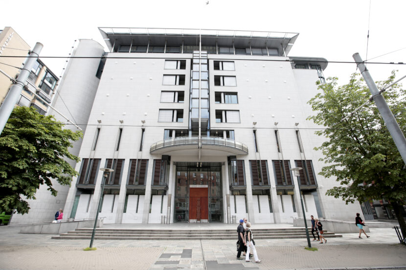 Oslo 20160726.Oslo tinghus ligger på C.J. Hambros plass 4 i Oslo og huser Oslo tingrett og Oslo byfogdembete. (Foto: Lise Åserud/NTB.)