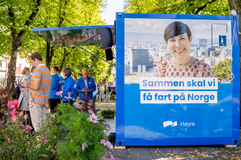 Oslo, Norway 20210908. Plakat av utenriksminister Ine Marie Eriksen Søreide (H) ved Høyres valgbod på Karl Johans gate i Oslo. Foto: Ali Zare /NTB