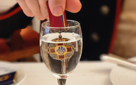 Mikkel Dobloug er tildelt Den ukrainske fortjenestemedaljen. (Foto: Ukrainas frihetshjelp.)