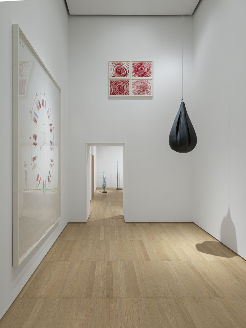 Installation view, Louise Bourgeois – Echo of the Morning, PoMo, Trondheim, 2026. © The Easton Foundation/VAGA at ARS/ BONO, Oslo 2026 Photo: Uli Holz / PoMo, Trondheim Left to right Louise Bourgeois, Eternity, 2009. Private Collection, New York. Louise Bourgeois, Spiral, 2009. Private Collection, Seoul. Louise Bourgeois, Lair, 1986. Private Collection. 