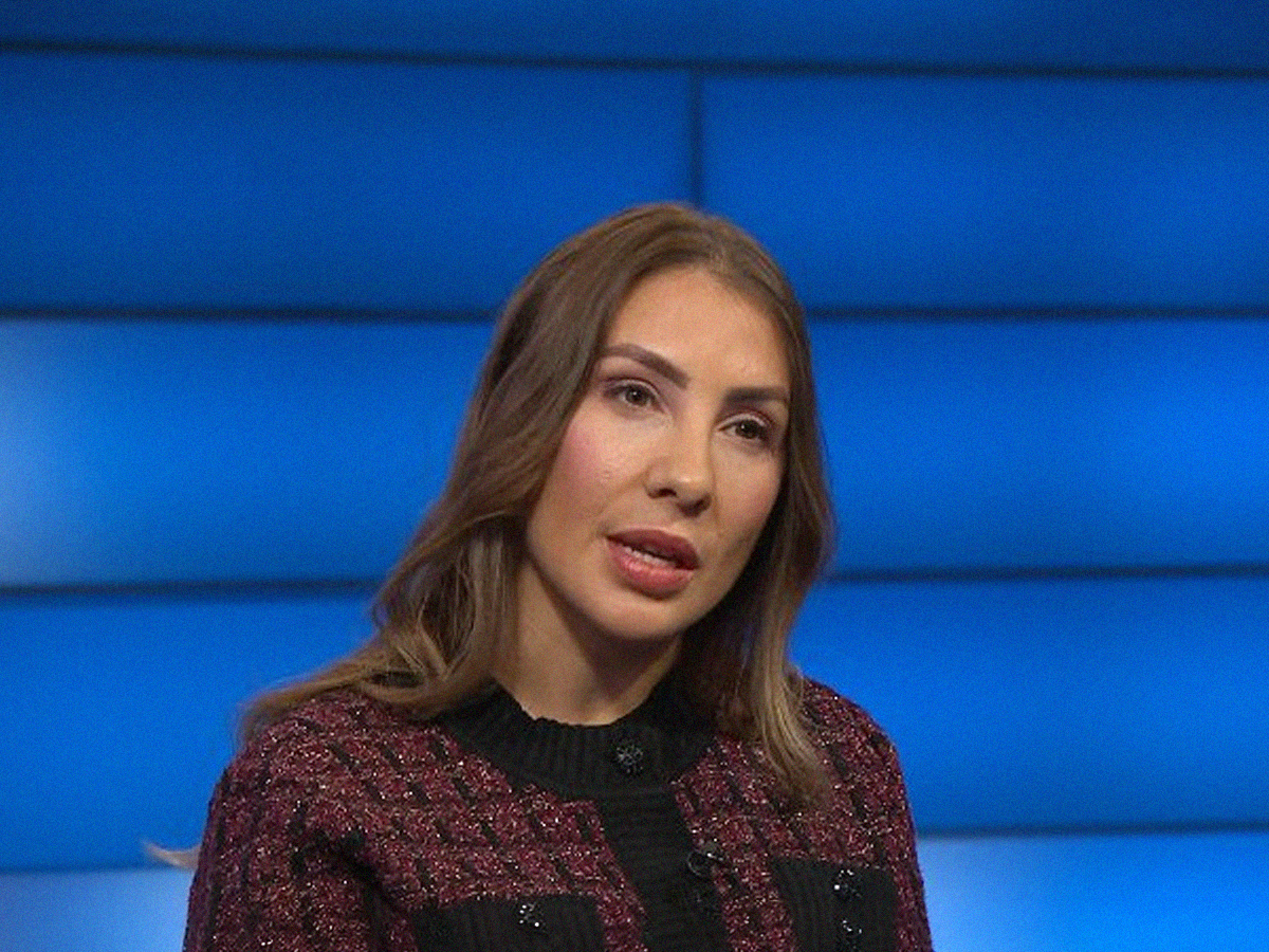 En av de mest profilerte Epstein-anklagerne, Marina Lacerda, tok turen til «Debatten» på NRK, der hun anklaget den avdøde seksualforbryteren Jeffrey Epstein for voldtekt. (Skjermbilde.)