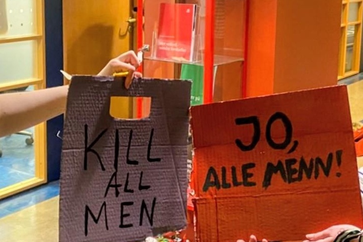 Kill all men 8. mars Rødt Sofiya Stray