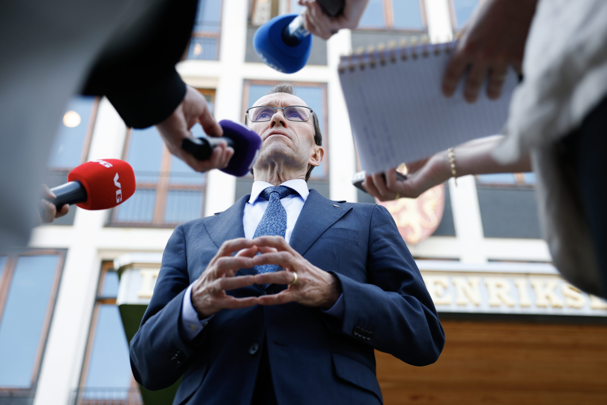 Oslo 20250613. Utenriksminister Espen Barth Eide (AP) møter pressen om Israels angrep på Iran. Pressemøtet finner sted utenfor Utenriksdepartemenet i Oslo fredag. (Foto: Jonas Been Henriksen/NTB.)