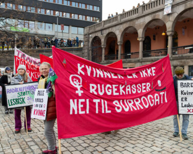 Kvinnedagen 8. mars er en kampdag, også internt. Det har vært spenning mellom slagord for og mot en flytende kjønnsforståelse. (Foto: Amanda Pedersen Giske/NTB.)