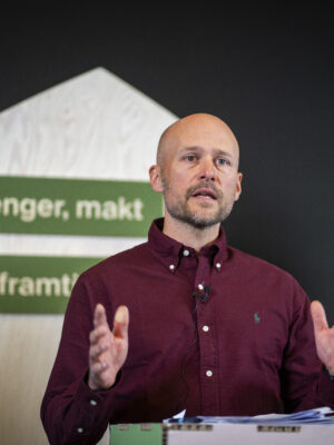 Oslo 20240927. Rødts forberedende arbeidsprogramkomité bestående av blant andre Joachim Espe, legger frem forslag til nytt partiprogram for Rødt. (Foto: Heiko Junge/NTB.)