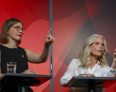 Oslo 20250806. Rødt-leder Marie Sneve Martinussen og SV-leder Kirsti Bergstø når Nettavisen og resten av Amedia inviterer landets partiledere til debatt i Nettavisens TV-studio. (Foto: Jonas Been Henriksen/NTB.)