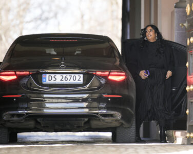Oslo 20260320. Lubna Boby Jaffery på vei inn til statsråd på Slottet i Oslo. (Foto: Stian Lysberg Solum/NTB.)