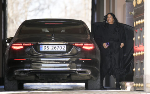 Oslo 20260320. Lubna Boby Jaffery på vei inn til statsråd på Slottet i Oslo. (Foto: Stian Lysberg Solum/NTB.)