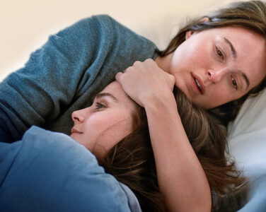 Skuespillerne Inga Ibsdotter Lilleaas og Renate Reinsve i Joachim Triers «Affeksjonsverdi» (2026). (Foto: Presse.)