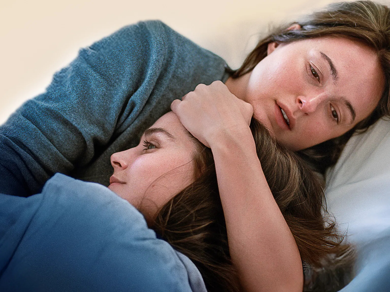 Skuespillerne Inga Ibsdotter Lilleaas og Renate Reinsve i Joachim Triers «Affeksjonsverdi» (2026). (Foto: Presse.)