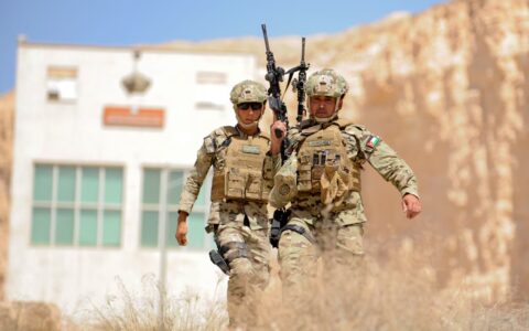 Soldater i Jordans Special Task Force 101 på øvelse i Amman, Jordan. (Foto: Matthew Cole.)