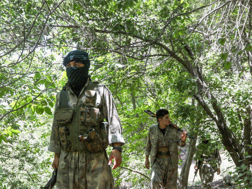 Soldater fra den iransk-kurdiske opposisjonsgruppen Kurdistan Free Life Party (PJAK) på grensen mellom Iran og Irak, i Sulaimaniya i juni 2025. (Foto: Ako Rasheed/Reuters.)