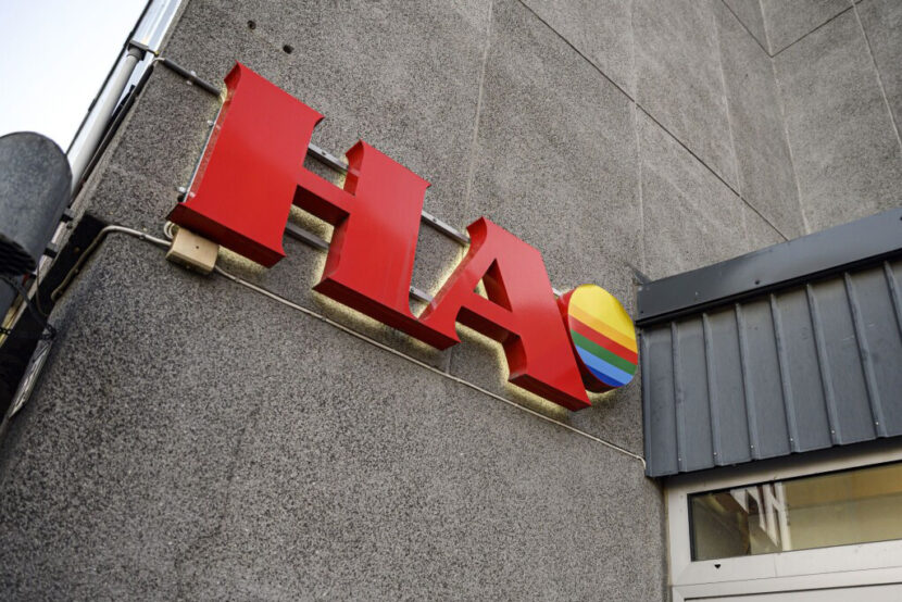 Rune Steen Hansen er sjefredaktør i Hamar arbeiderblad, og bekrefter at avisen kjenner svært godt til stortingsrepresentant Mímir Kristjánsson. (Foto: HA.)