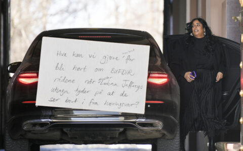 Høring om kjønnsveileder. Sender spørsmål på lapper for ikke å bli gjenkjent. (Kollasj: Subjekt.)