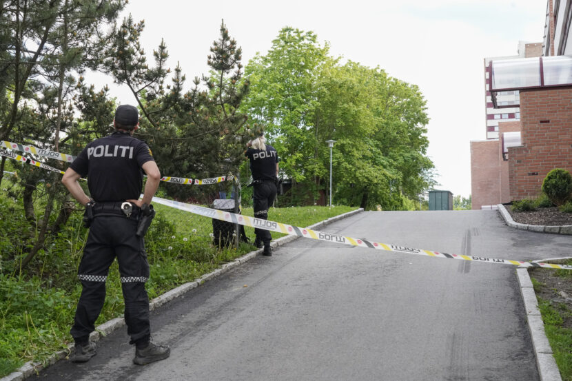 Oslo 20220608. En mann ble onsdag kveld skutt i nærheten av Trosterud fritidsklubb i Oslo. Vedkommende er skadet, ukjent skadeomfang. Politiet søker etter en eller flere gjerningsmenn. (Foto: Terje Bendiksby/NTB.)