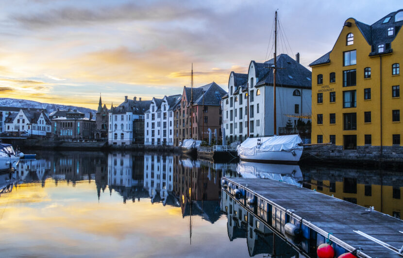 Ålesund ble gjenreist i jugendstil etter bybrannen i 1904, og er i dag ett av Europas best bevarte eksempler på stilarten.(Foto: Halvard Alvik/NTB.)